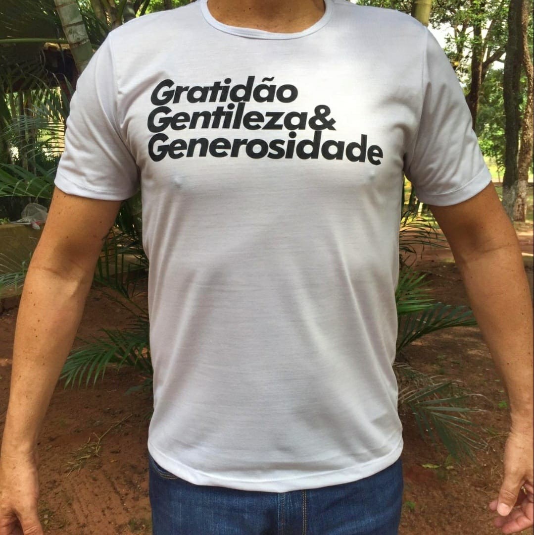 Foto Camiseta T-shirt branca Instituto Amigos do CoraÃ§Ã£o, Campo Grande, MS